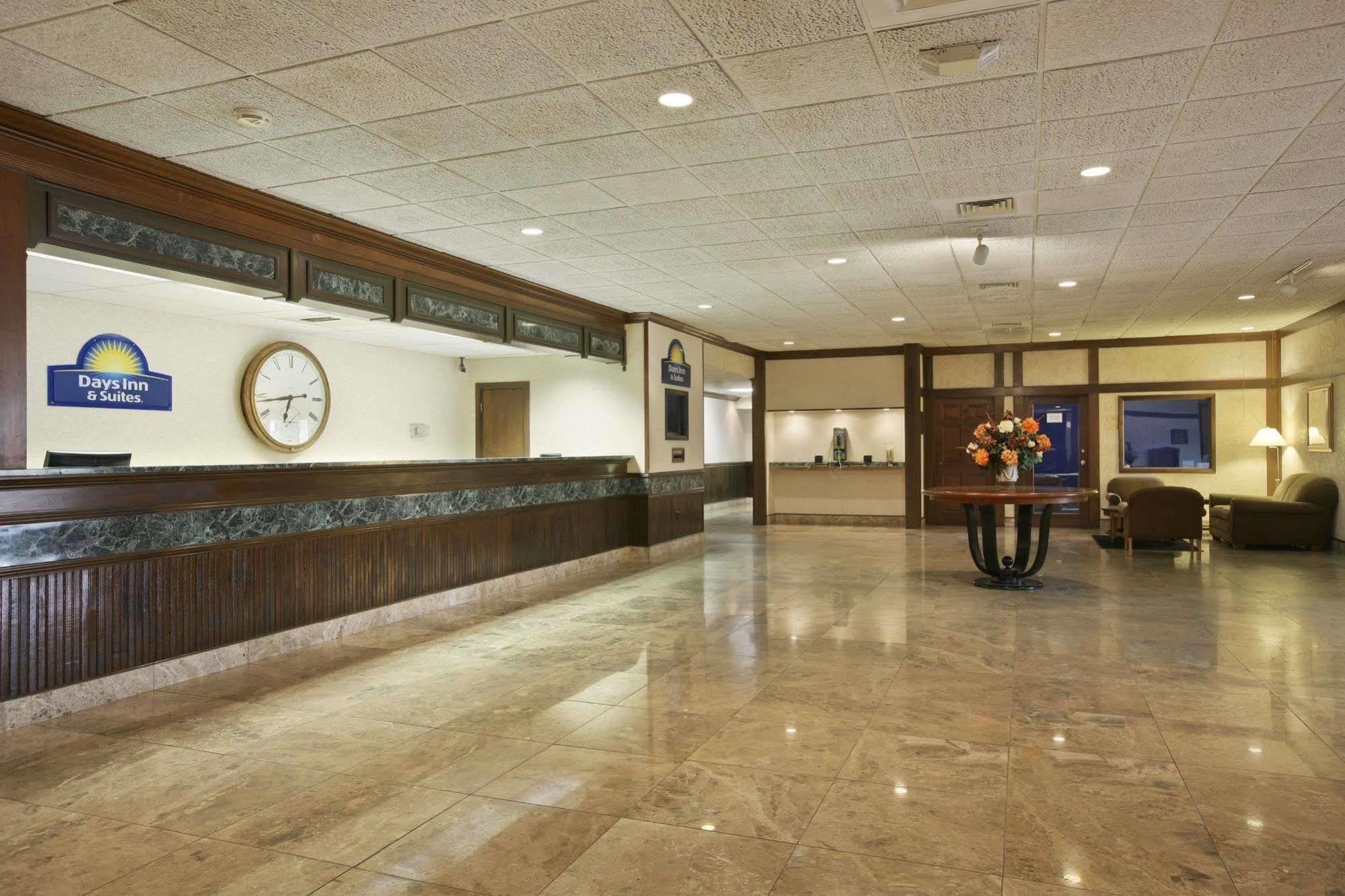 Quality Inn & Suites Richfield Interior photo